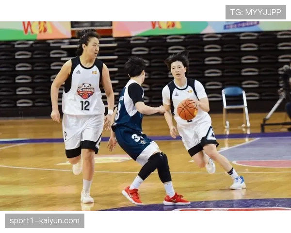 高颂篮下进攻方式多样 效率值曾领跑WCBA前二十轮